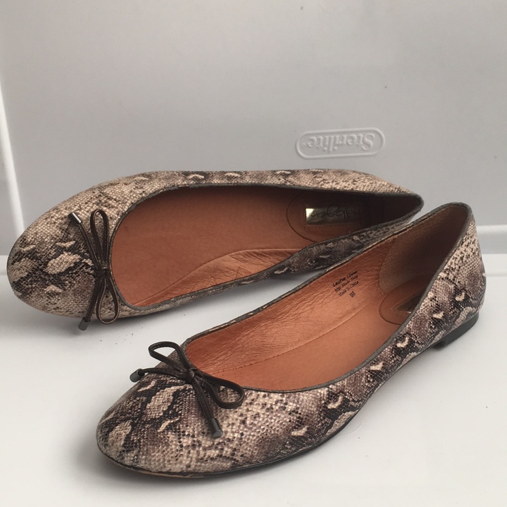 Halogen leather almond toe snake print ballerina flats